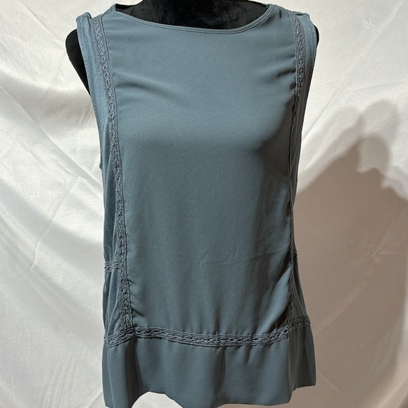 Loft Summer Sleeveless Detailed Top Size L - Picture 1 of 11
